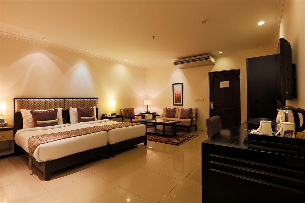 מלון ניו דלהי Townhouse 517 La Sapphire Near Delhi Airport מראה חיצוני תמונה