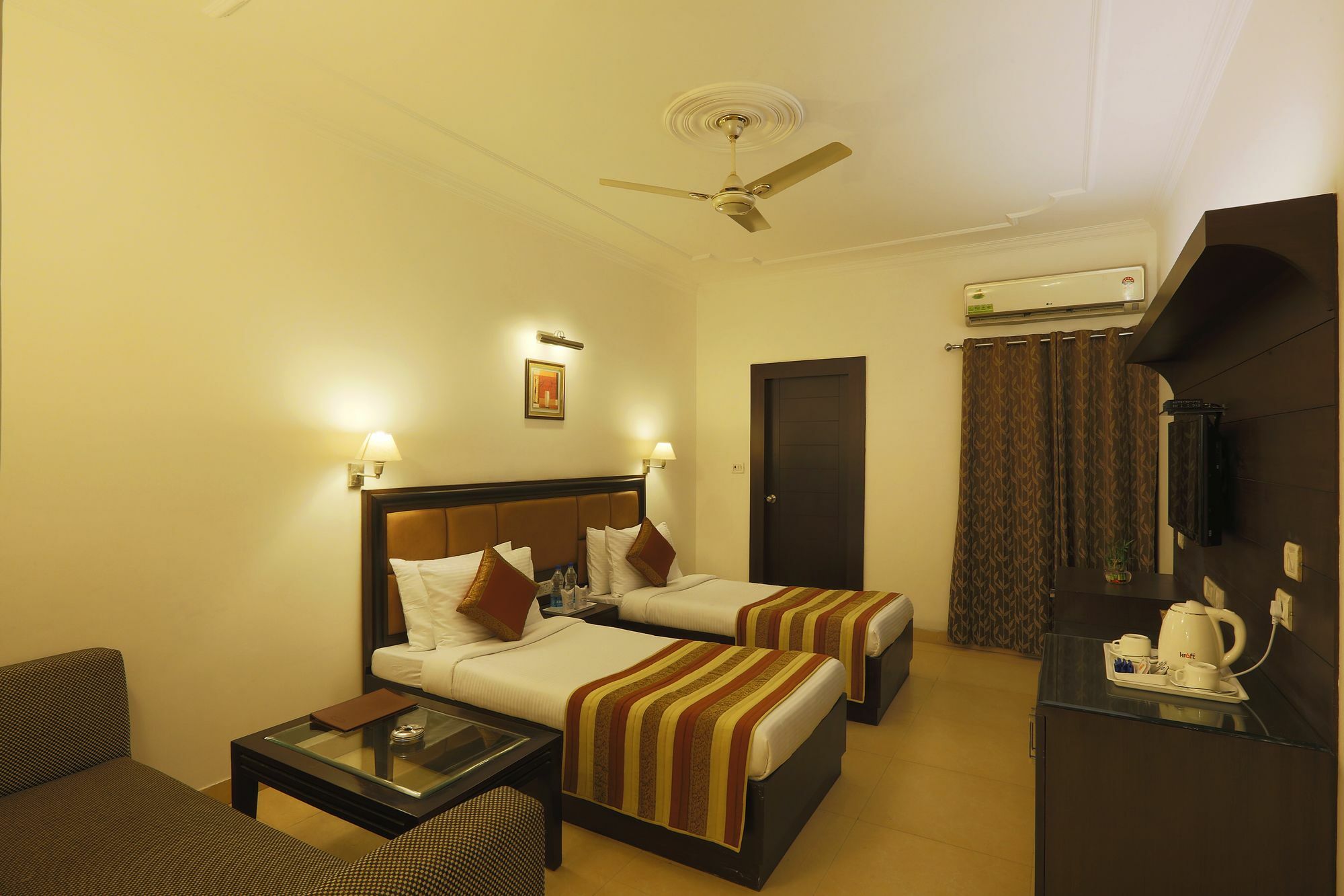 מלון ניו דלהי Townhouse 517 La Sapphire Near Delhi Airport מראה חיצוני תמונה